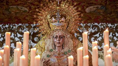Sevilla recupera la Madrug arrebatada por la lluvia en 2024 con miles de personas en las calles