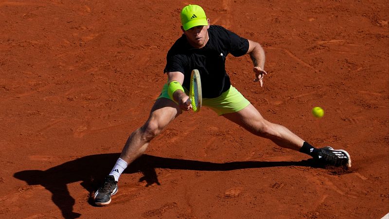Davidovich se deja ir ante el ruso Khachanov sobre la arcilla de Barcelona del Conde de Godó