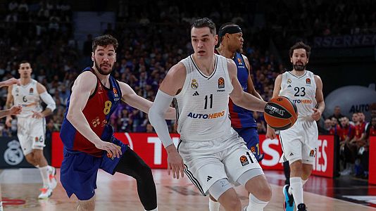 Hezonja y Brizuela durante un Real Madrid - Barcelona esta temporada