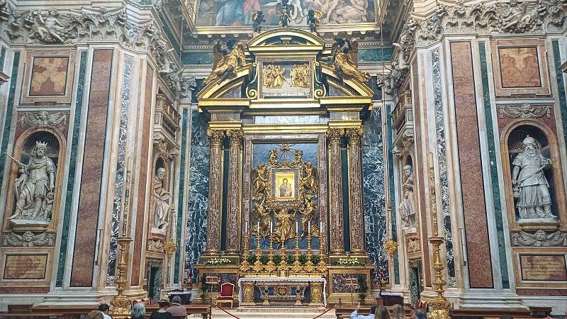 Una tumba sencilla en Santa María la Mayor, la última voluntad del papa Francisco en su testamento
