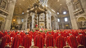 Los cardenales asisten a la misa previa al comienzo del c�nclave de 2013, el que eligi� a Francisco