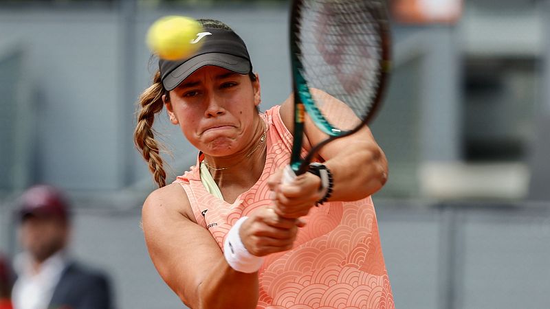 La gallega Jessica Bouzas avanza con firmeza a la segunda ronda de Madrid