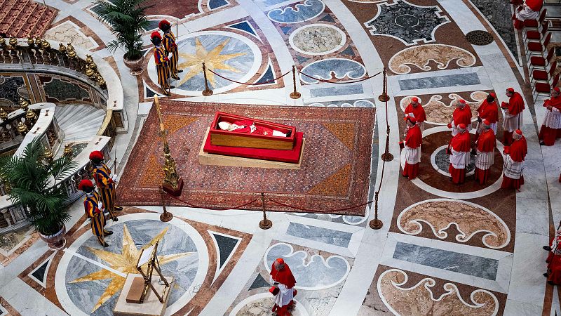 Un donante anónimo pagará el coste del entierro del papa, según su testamento