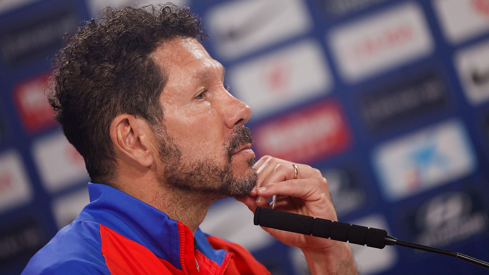 Simeone: "He estado 14 años con futbolistas que me representan" - Fútbol | Ver