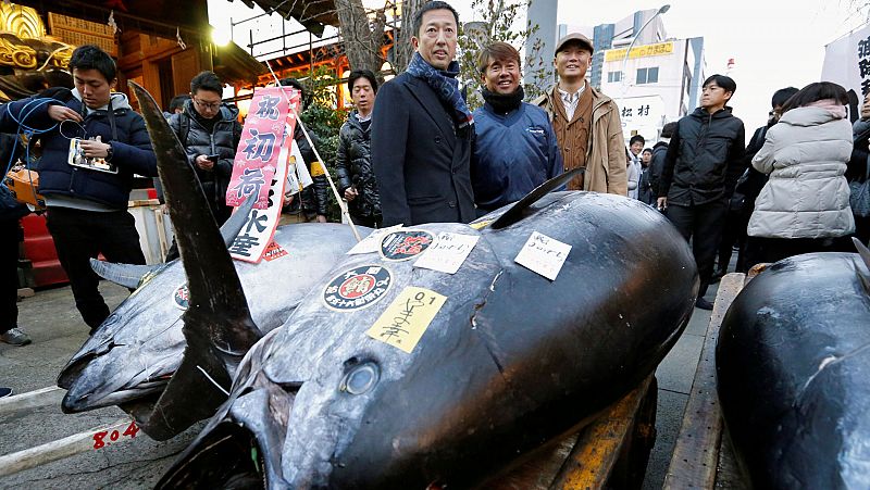 Un atún alcanza los 267.700 euros en la primera subasta del año en Tokio