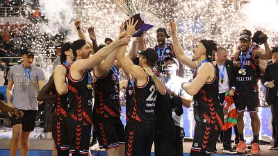 El Bilbao Basket logra su primer ttulo europeo tras sobrevivir en la caldera del PAOK