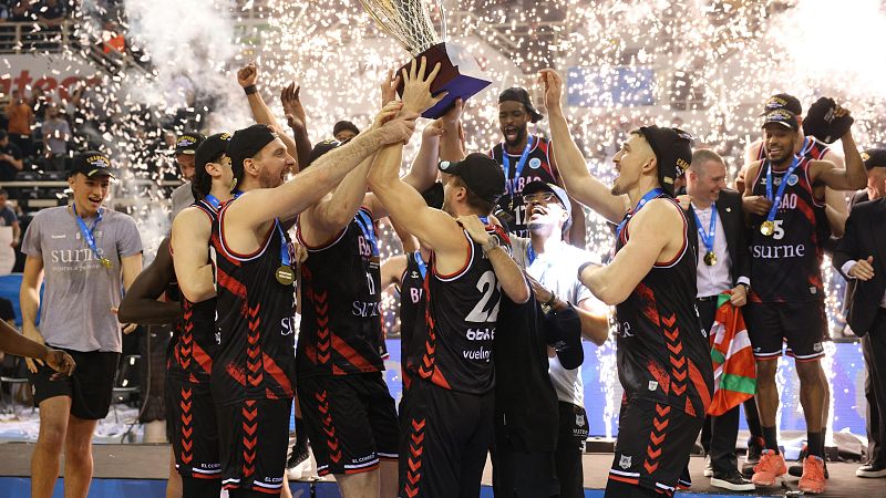 El Bilbao Basket logra su primer título europeo tras sobrevivir en la caldera del PAOK