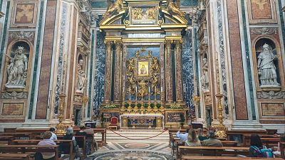 Un grupo de personas pobres acompa�ar�n al f�retro antes del entierro en Santa Mar�a la Mayor