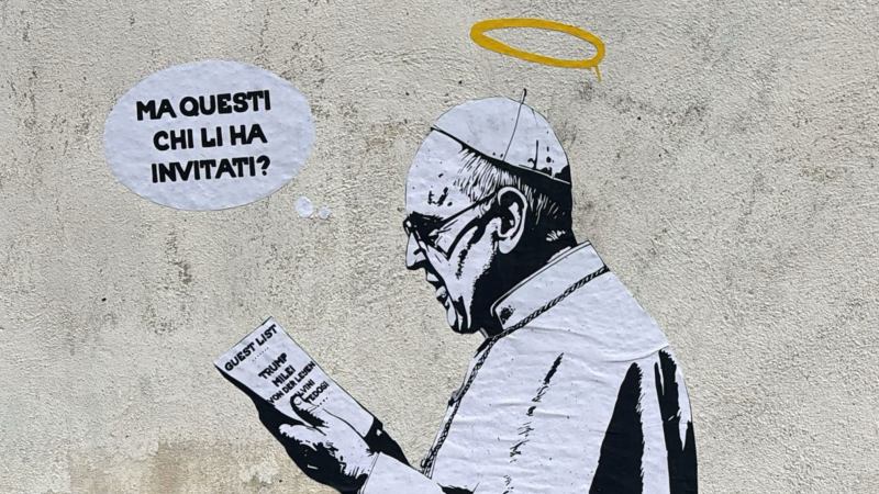 Laika: la Banksy italiana que homenajea al papa Francisco: "Fue un papa atento a los migrantes"