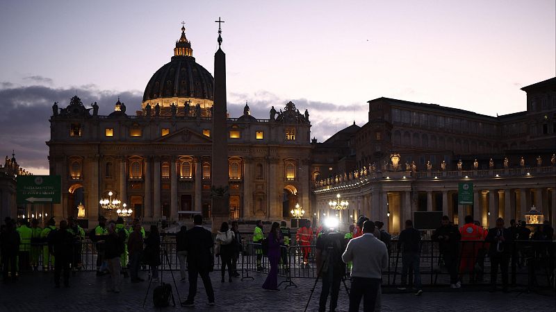 Última hora de la muerte del papa Francisco: más de 128.000 personas han visitado la capilla ardiente