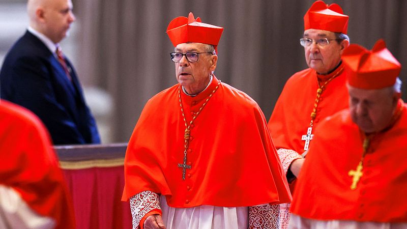 Más de 100 cardenales hablan sobre "la iglesia en el mundo" y los detalles del funeral de Francisco en su tercera reunión