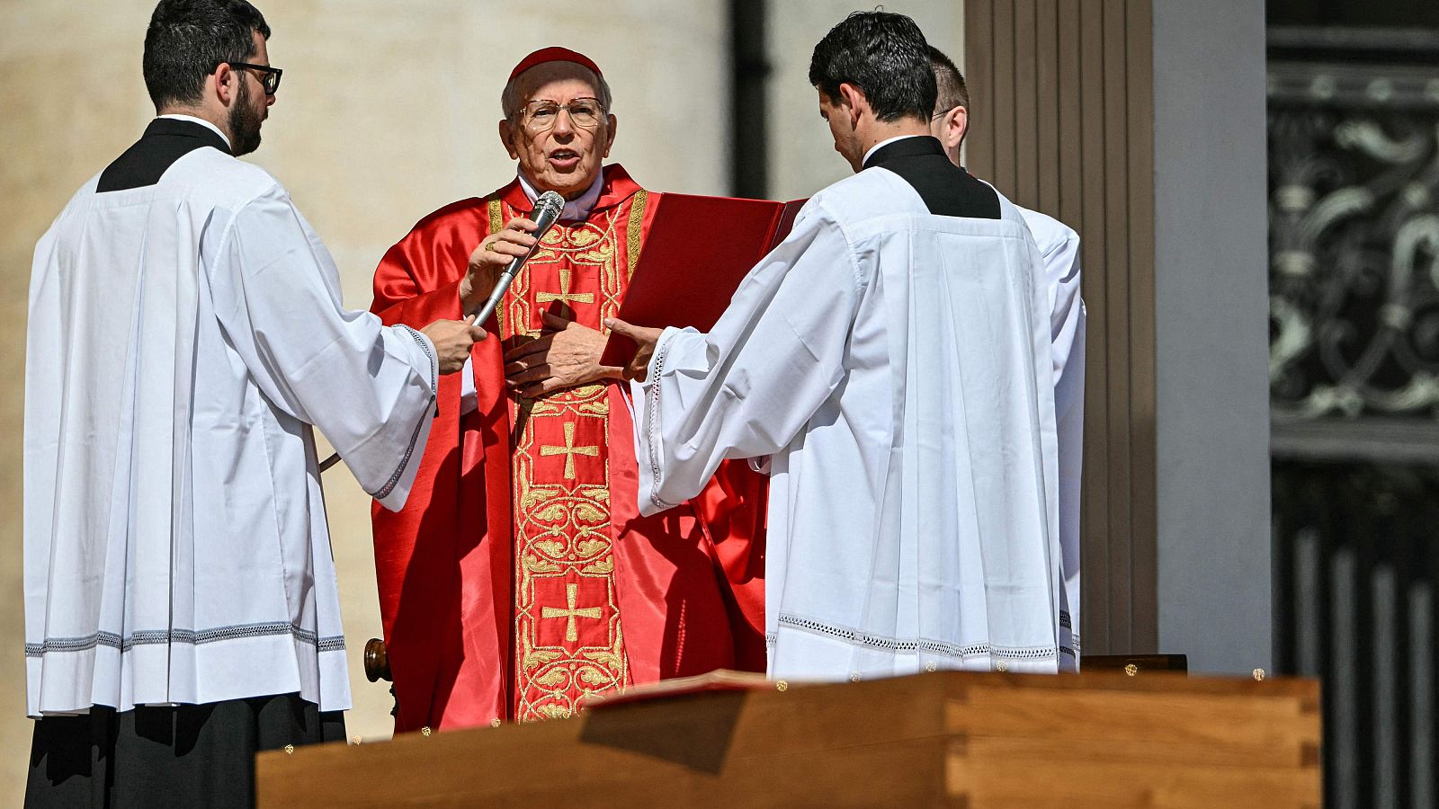 Funeral papa Francisco: Giovanni Battista Re lee la homilía - Especiales informativos | Ver