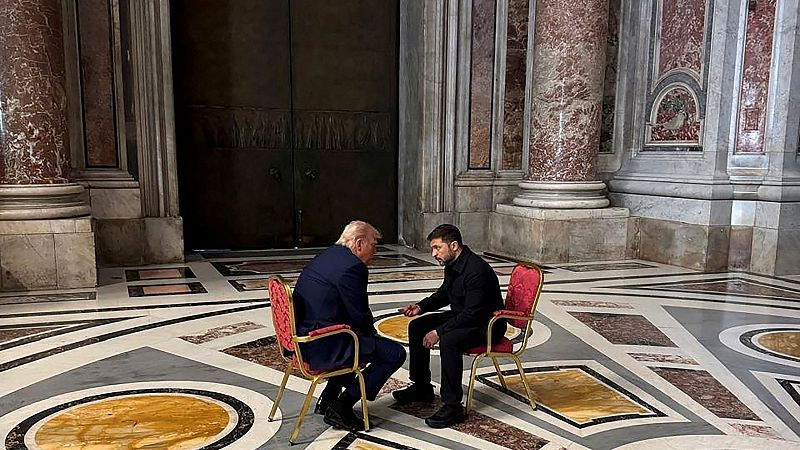 Trump y Zelenski mantienen una reunión "muy productiva" en el Vaticano antes del funeral del papa Francisco