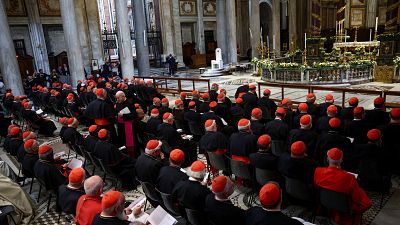 Los cardenales rinden homenaje al papa Francisco frente a su tumba en una jornada de visitas a Santa Mar�a la Mayor