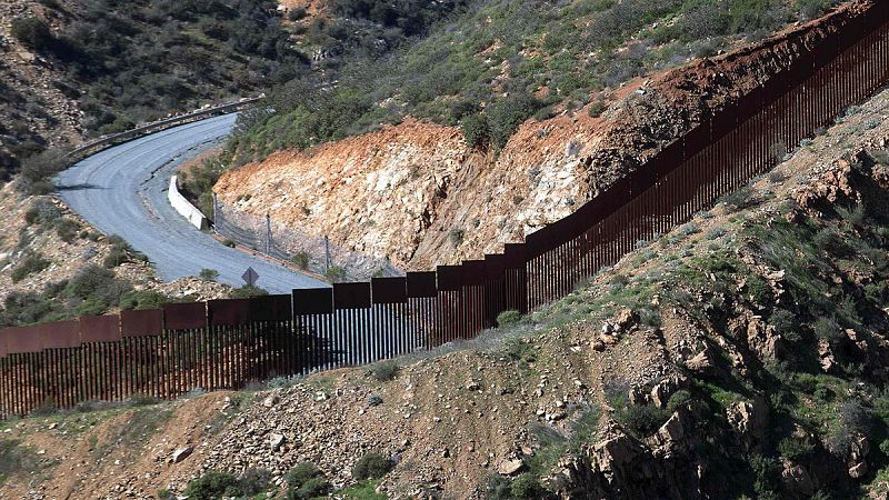 La Casa Blanca pide 18.000 millones de dólares al Congreso para ampliar el muro con México
