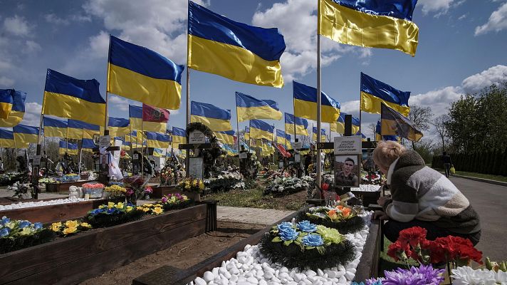 Tumbas de soldados ucranianos en un cementerio en Kramatorsk, en la regin de Donetsk