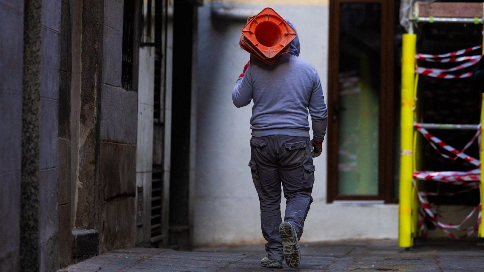 El paro sube en 193.700 personas hasta marzo, el mayor alza desde 2013, y se destruyen 92.500 empleos - Telediario 1 | Ver