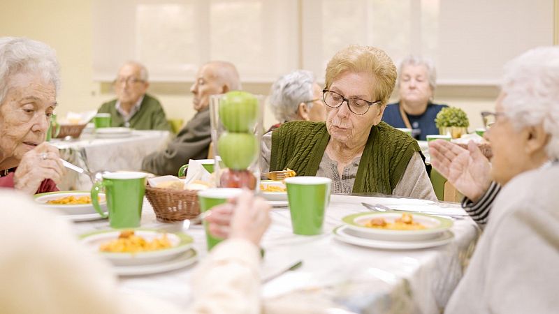 Las residencias aguantan con generadores a la espera de que vuelvan los suministros