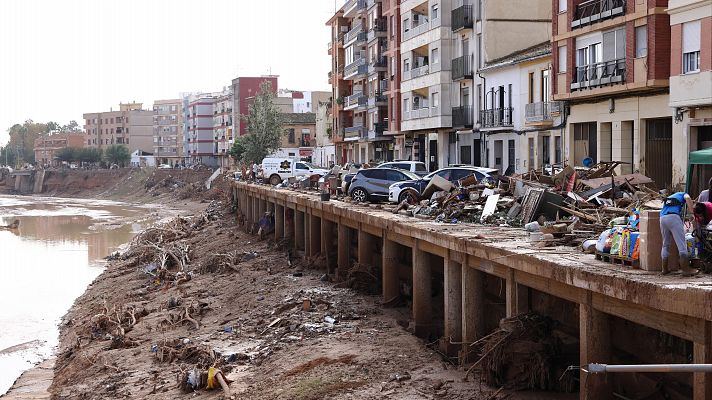 Inicio del derribo de las casas afectadas por la dana en Chiva (Valencia)