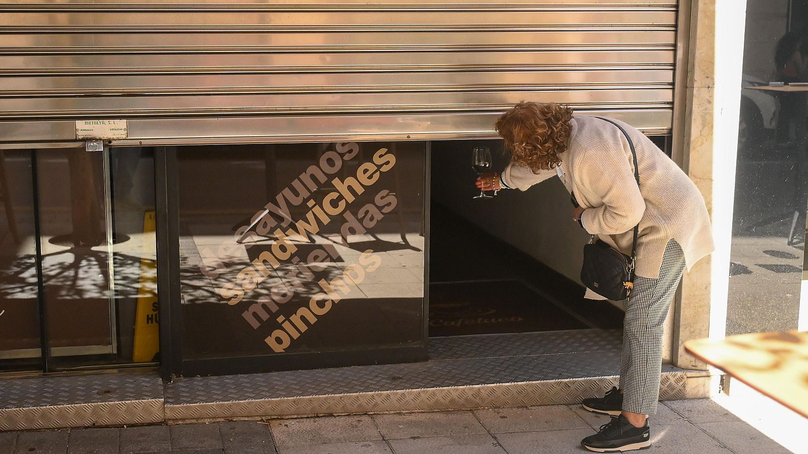 Día después del apagón: las pérdidas de los negocios llegan a 1.300 millones de euros, según ATA - Telediario 1 | Ver