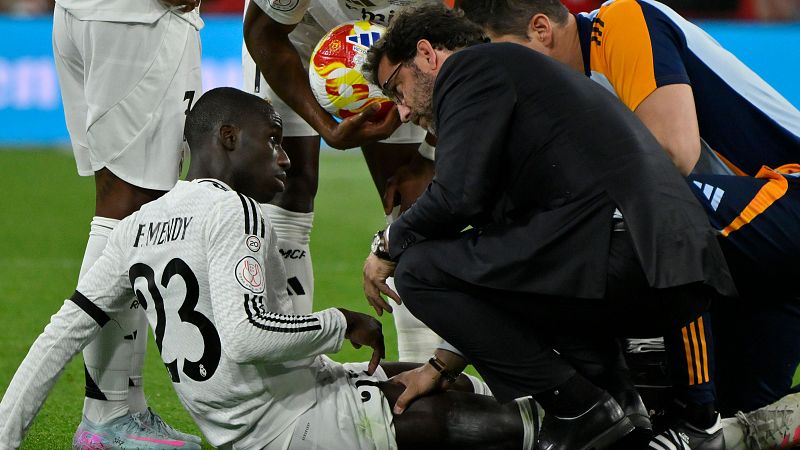 Mendy sufre una rotura muscular: la defensa del Real Madrid se queda en cuadro para el final de temporada