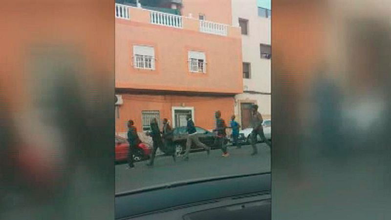 Más de 200 inmigrantes logran entrar en Melilla tras un "salto violento" a la valla