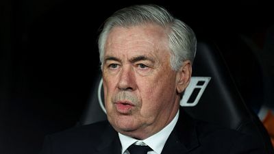 Carlo Ancelotti durante un partido en el Santiago Bernabu.