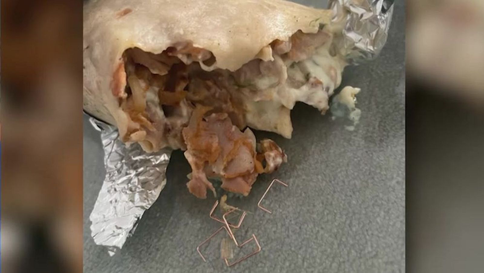 Encuentra grapas ocultas en su kebab | Ver