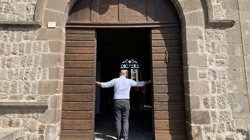 Con el cierre de esta puerta, en el Palacio de los papas de Viterbo, se originaron las reglas del cónclave