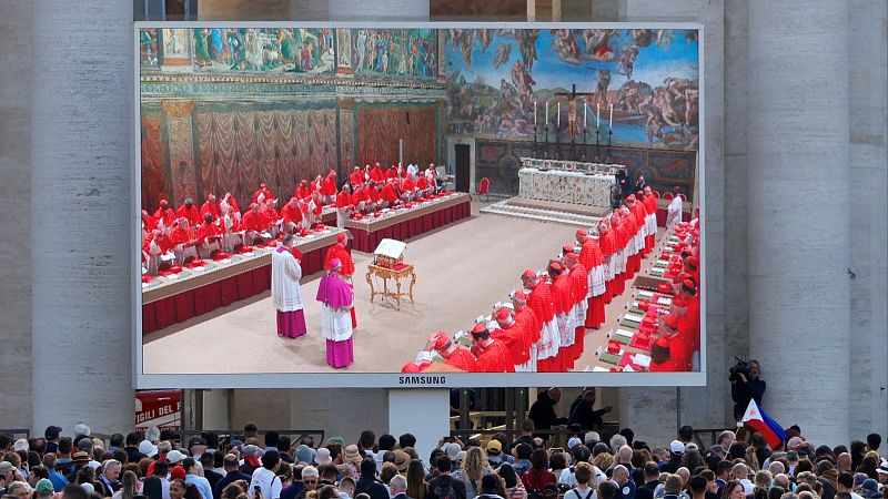 Los cónclaves históricos: peleas entre cardenales, aislamientos forzosos o votaciones rápidas