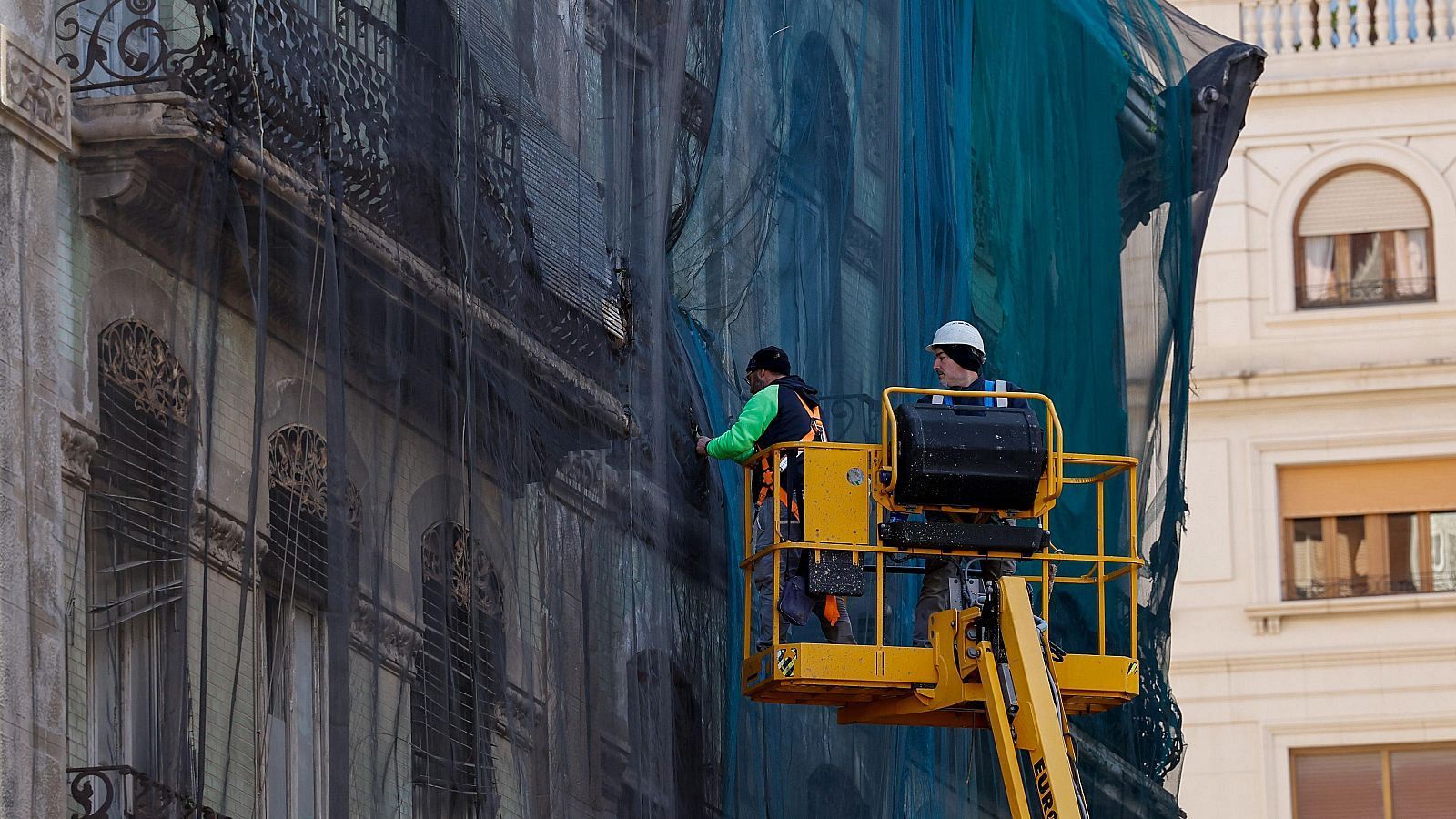 España supera por primera vez los 21,59 millones de afiliados este abril con el arranque de la temporada turística - Telediario 1 | Ver