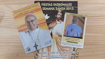 "Al día siguiente, a una velocidad olímpica, estampas por todas partes del nuevo pontífice"
