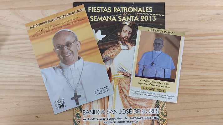 "Al día siguiente, a una velocidad olímpica, estampas por todas partes del nuevo pontífice"