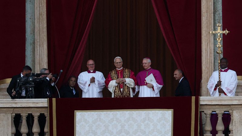 Robert Prevost, nuevo papa León XIV en directo | El pontífice llama a la paz y defiende una Iglesia misionera