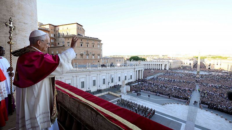 'Habemus papam': el nombre del papa se anunciará en latín desde el balcón de San Pedro