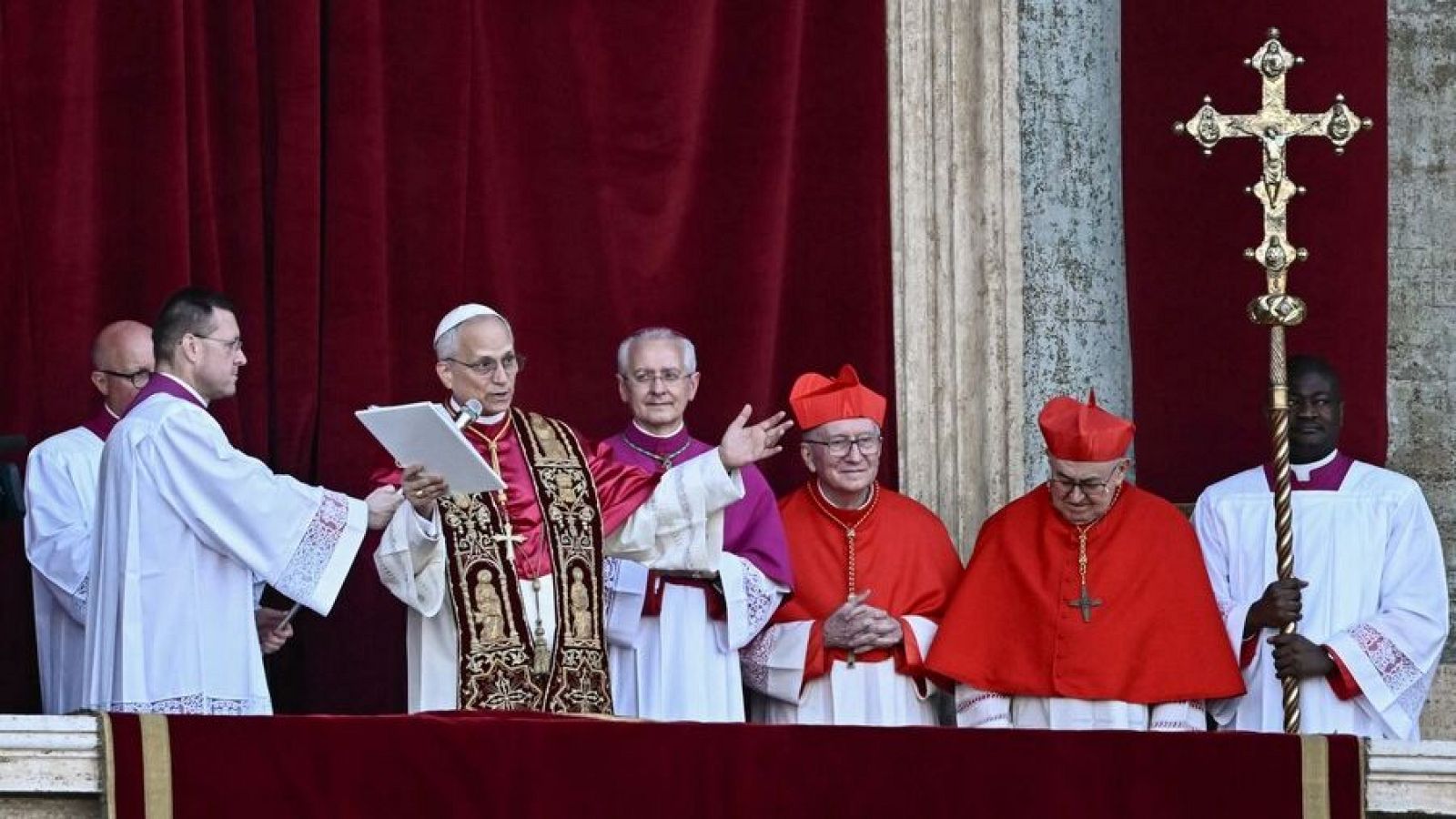 Papa León XIV, en su primera intervención ante los fieles: "Que mi saludo de paz llegue a toda la Tierra" - Especiales informativos | Ver