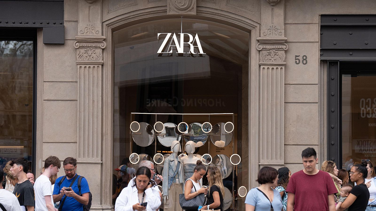 Zara celebra su 50 aniversario - Telediario 1 | Ver