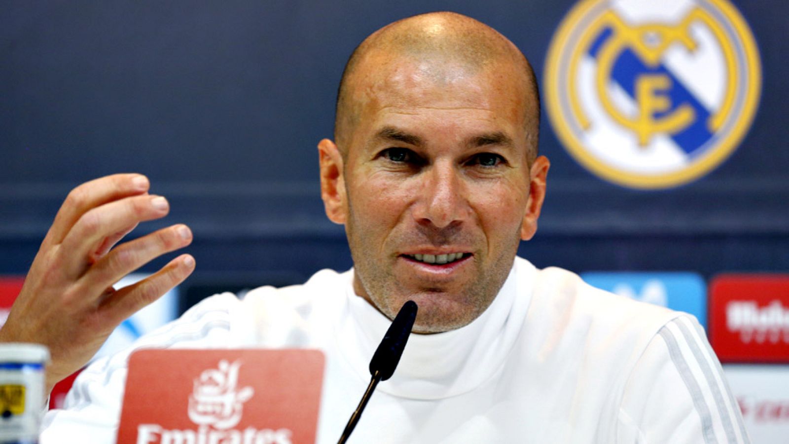Zinedine Zidane, técnico del Real Madrid, aseguró con rotundidad que no quiere "a nadie" en el mercado invernal y que cree ciegamente en su plantilla, visiblemente molesto por comentarios como que cerrar la puerta a la llegada del meta Kepa Arrizabal