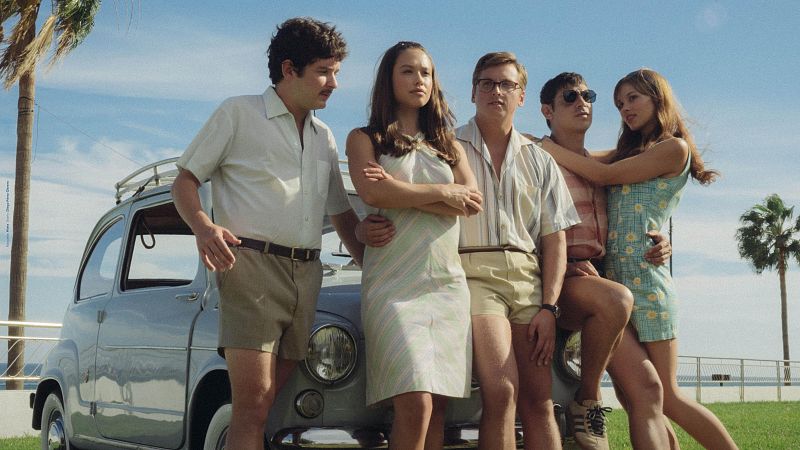 RTVE.es estrena el triler de la comedia 'Vrgenes', sobre el boom turstico de la costa del Sol en los aos 60