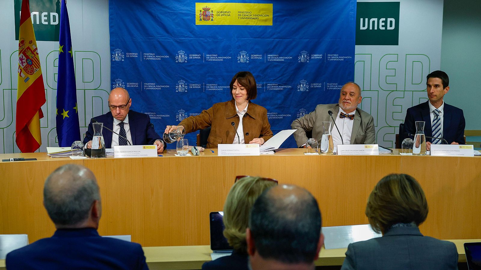 Las universidades públicas y privadas apoyan el decreto del Gobierno - Telediario 2 | Ver