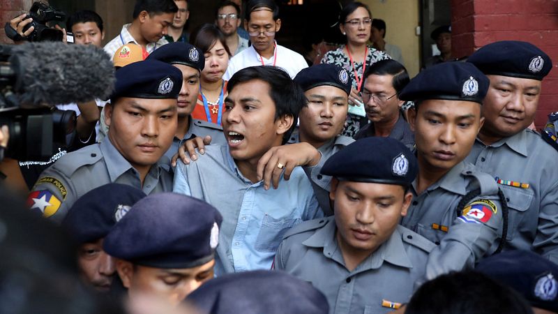 La Justicia birmana acusa a dos periodistas de revelación de secretos por informar de la campaña contra los rohinyás