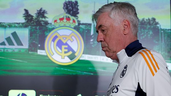 Ancelotti durante el entrenamiento del Madrid previo al partido ante el Mallorca.
