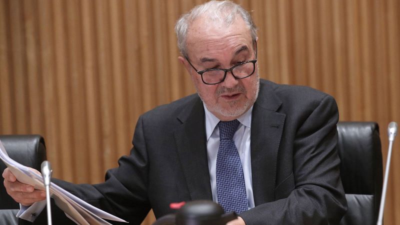 Solbes admite que el Gobierno socialista debió "ser más valiente" y reformar las cajas antes de la crisis