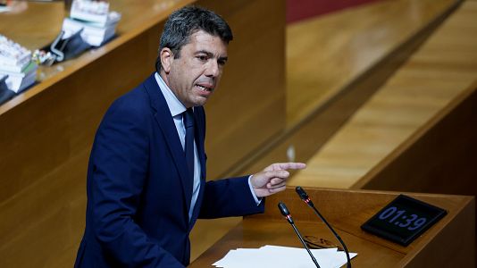 El presidente de la Generalitat Valenciana, Carlos Mazón, en el pleno de Les Corts