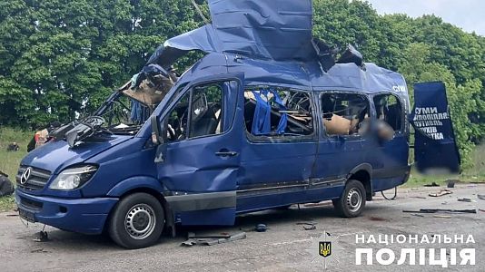 Drones rusos atacan un autobús con civiles en Sumy