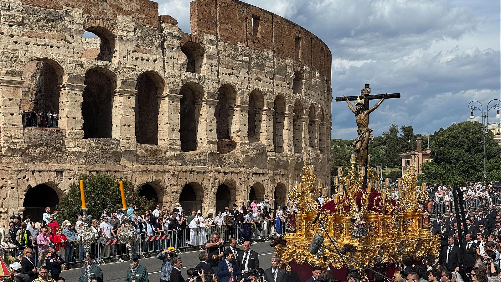 Las cofradías españolas conquistan el corazón de Roma - Telediario Fin de Semana | Ver