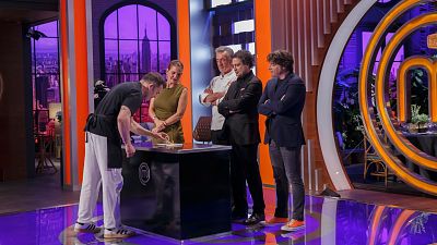 MasterChef 13 | Ismael rompe a llorar al ver las fotos de su familia: "Ser GEO no est discutido con tener emociones"
