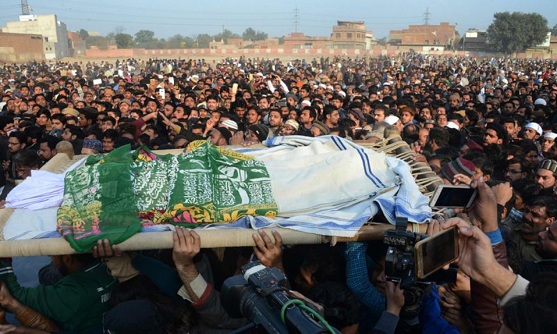 Ola de protestas en Pakistán tras la violación y asesinato a una niña de 7 años
