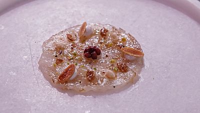 Receta de carpaccio de langostinos y crujiente de oreja de cerdo de Bea en MasterChef 13