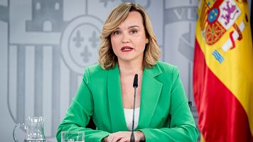 La portavoz del Gobierno, Pilar Alegría (derecha) y la ministra de Igualdad, Ana Redondo, en la rueda de prensa posterior al Consejo de Ministros